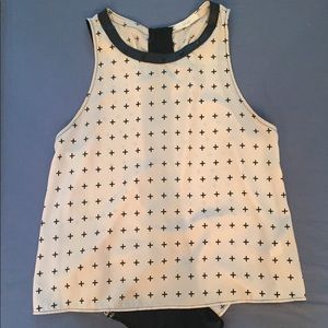 Fun white sleeveless shirt with black pattern